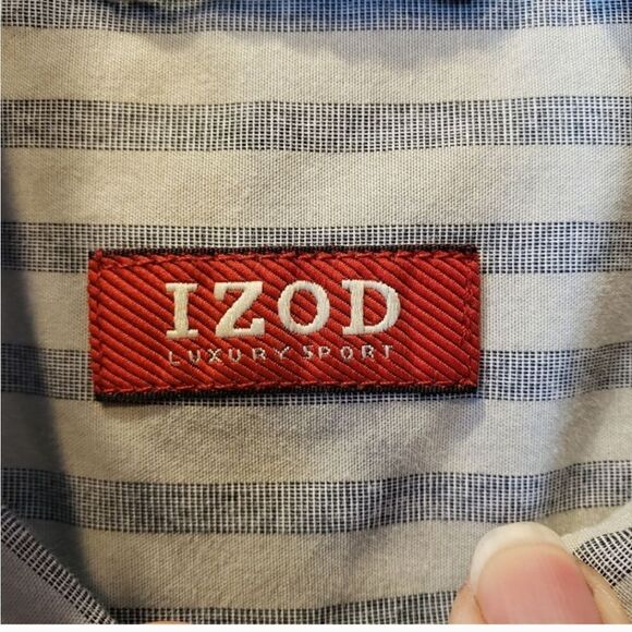 IZOD Classic Striped Short-Sleeve Button Down Shirt Medium - Picture 3 of 5